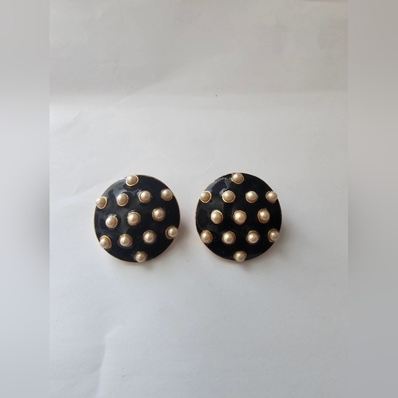 1980s Vintage round circle black domed pearl studded clip on earrings - Picture 1 of 3